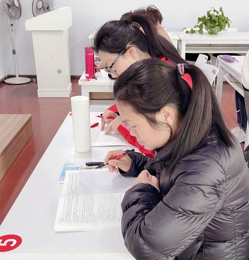 ����ɭ����