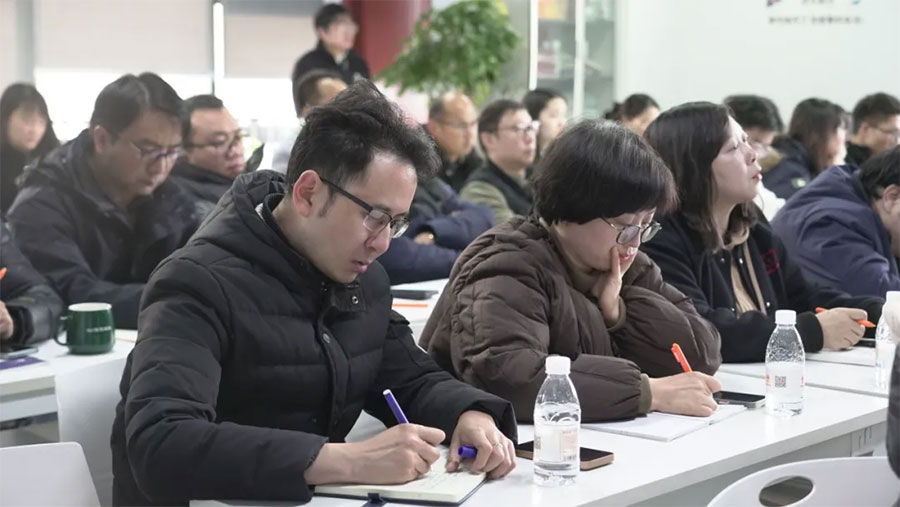 ��ռAI�șC������ɭ�������ӡ�AI���ֆT���c���������w�������Ӗ